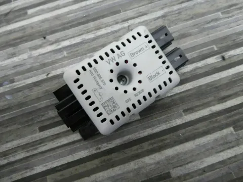 Background image for Orig. VW Golf 7 5G VII Variant GTD Antennenverstärker Entstörfilter 5Q0035570
