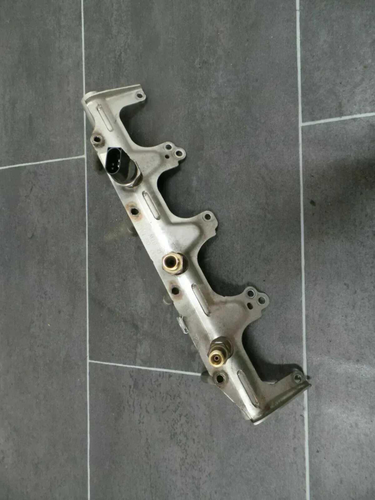 06F133317G Kraftstoffverteiler Rohr 2,0 TSI AXX BPY BWA VW Passat 3C Original - Bild 1