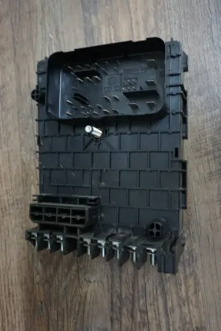 VW Passat 3C Sicherungskasten 3C0937125 Zentralelektrik Sicherungsträger - Bild 2