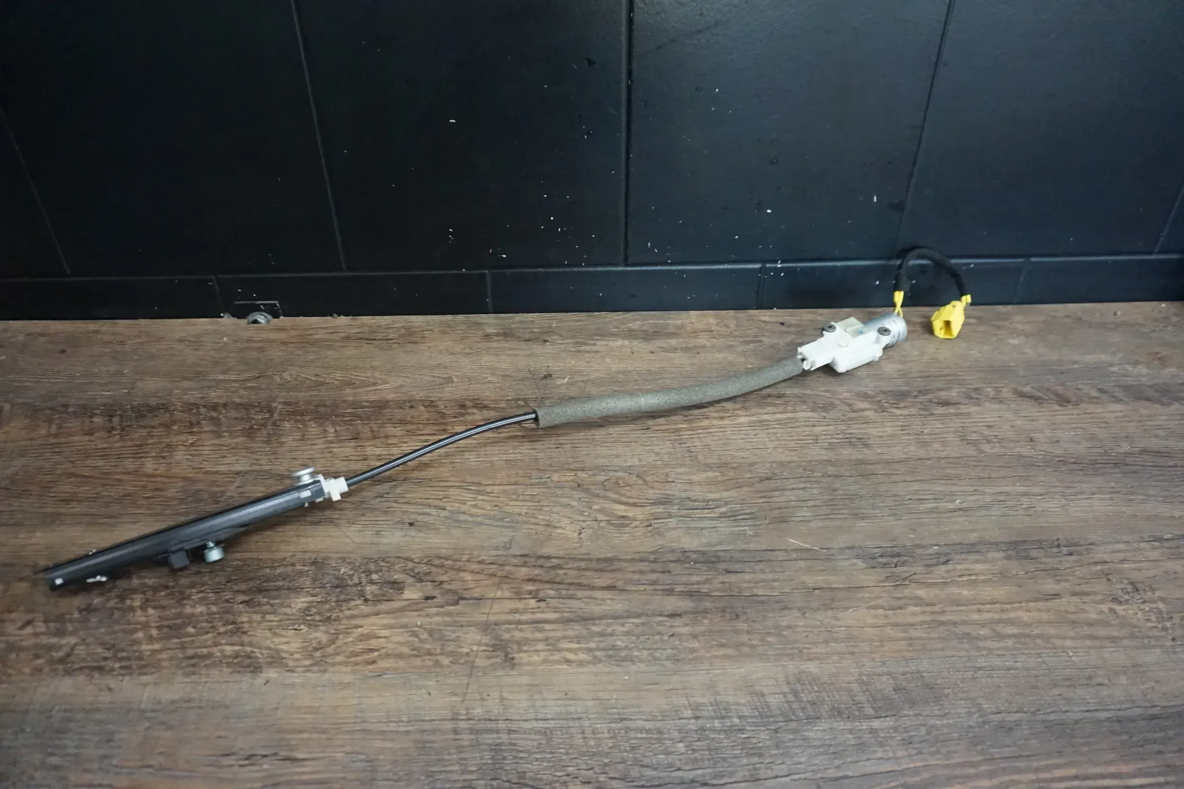 VW Touareg 7L 5.0 V10 Gurtversteller vorne rechts Valeo 404841 - Bild 1