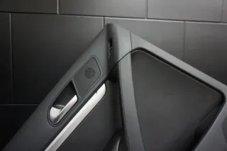 VW Tiguan 5N Türverkleidung Verkleidung Tür hinten links Dynaudio schwarz Leder - Bild 3