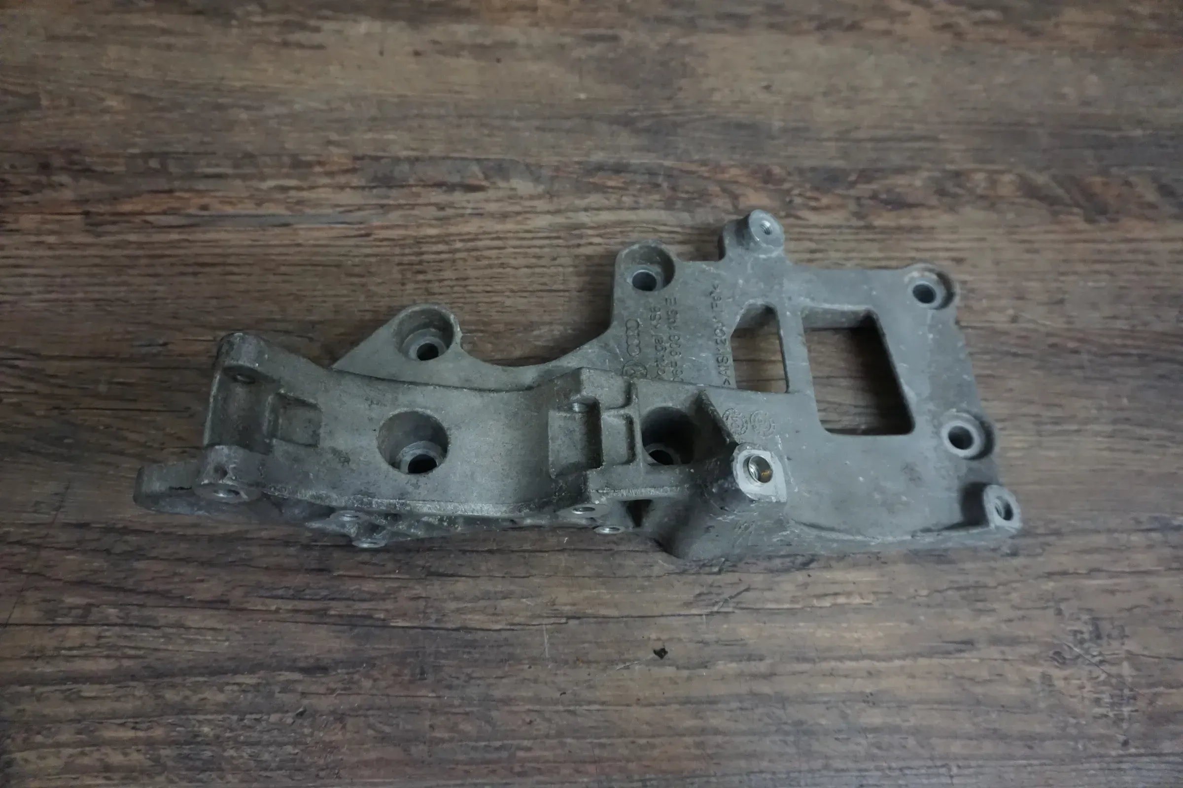Aggregatehalter Audi A3 8P VW Golf 5 Halterung Lima Klimakompressor 06F903143E - Bild 1