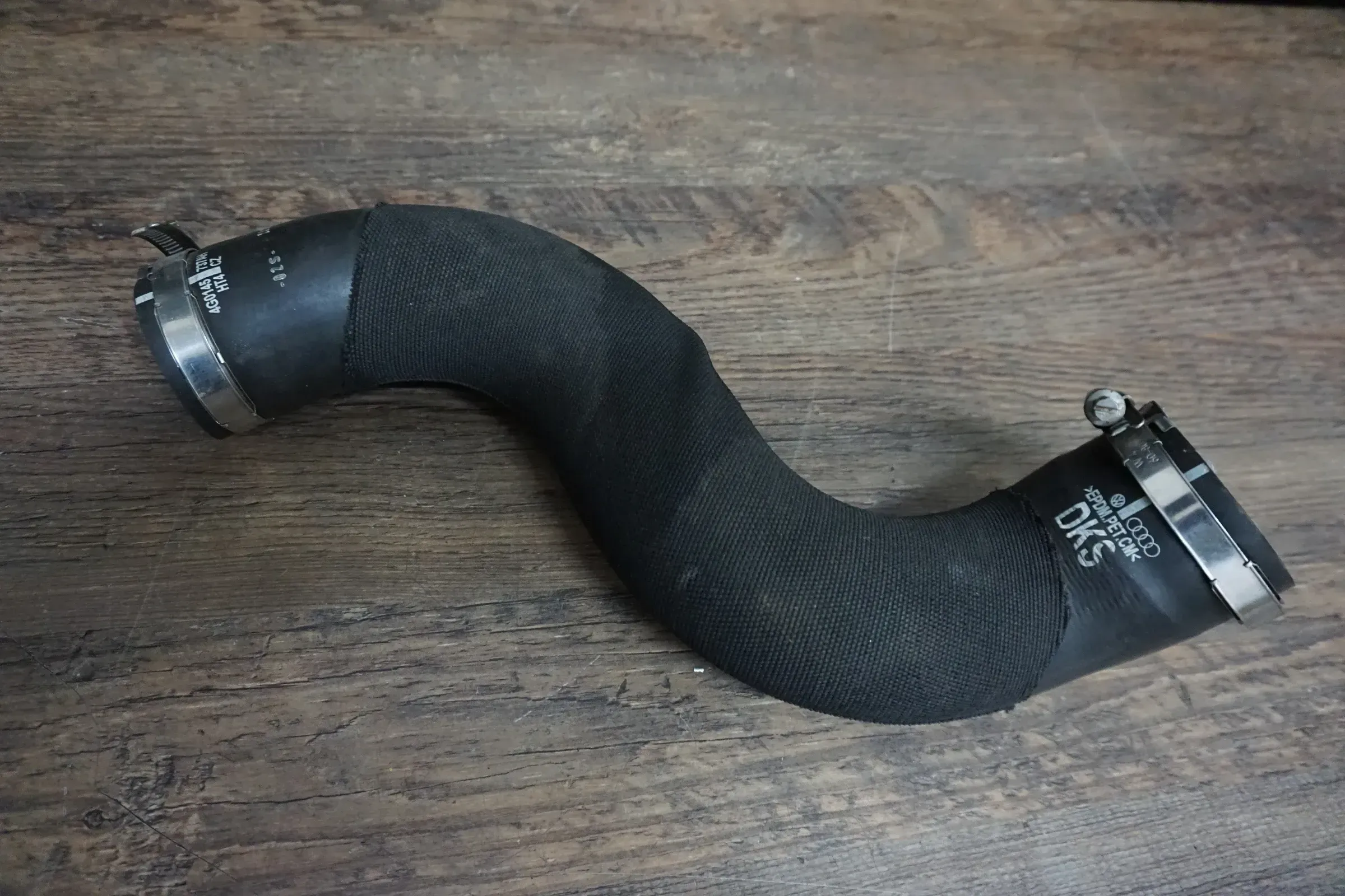 original Audi A6 4G TFSI Druckschlauch Ladeluftschlauch 4G0145737AH - Bild 1