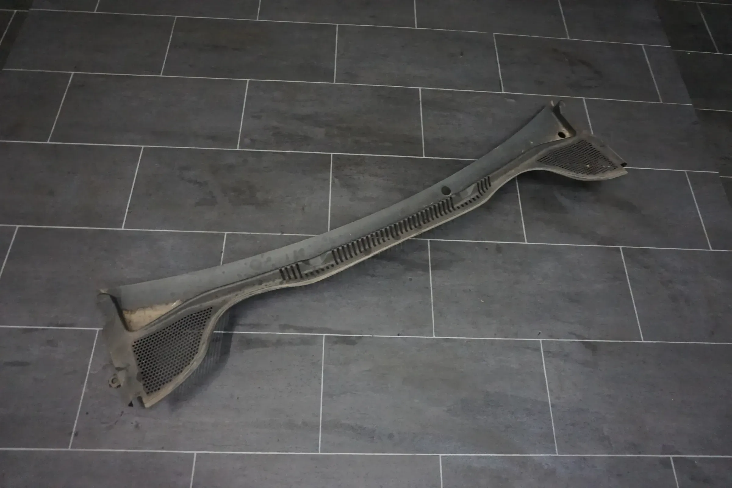 Seat Ibiza 6J Windabweiser Abdeckung Verkleidung Scheibenwischer 6J1853185B - Bild 1