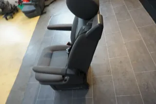 VW T5 Multivan Schienensystem 2te Reihe hinten Sitz Stoff Schwarz Drehsitz - Bild 6