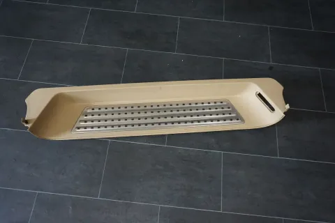 Background image for Volkswagen Multivan T5 2006 Einstiegsleiste Zierleiste hinten 7H5863725E beige