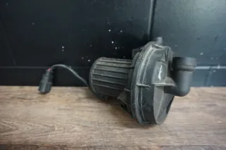 Audi RS6 A6 4F Sekundärpumpe Sekundärluftpumpe Luftpumpe 07L959253E 07L959231E - Bild 1