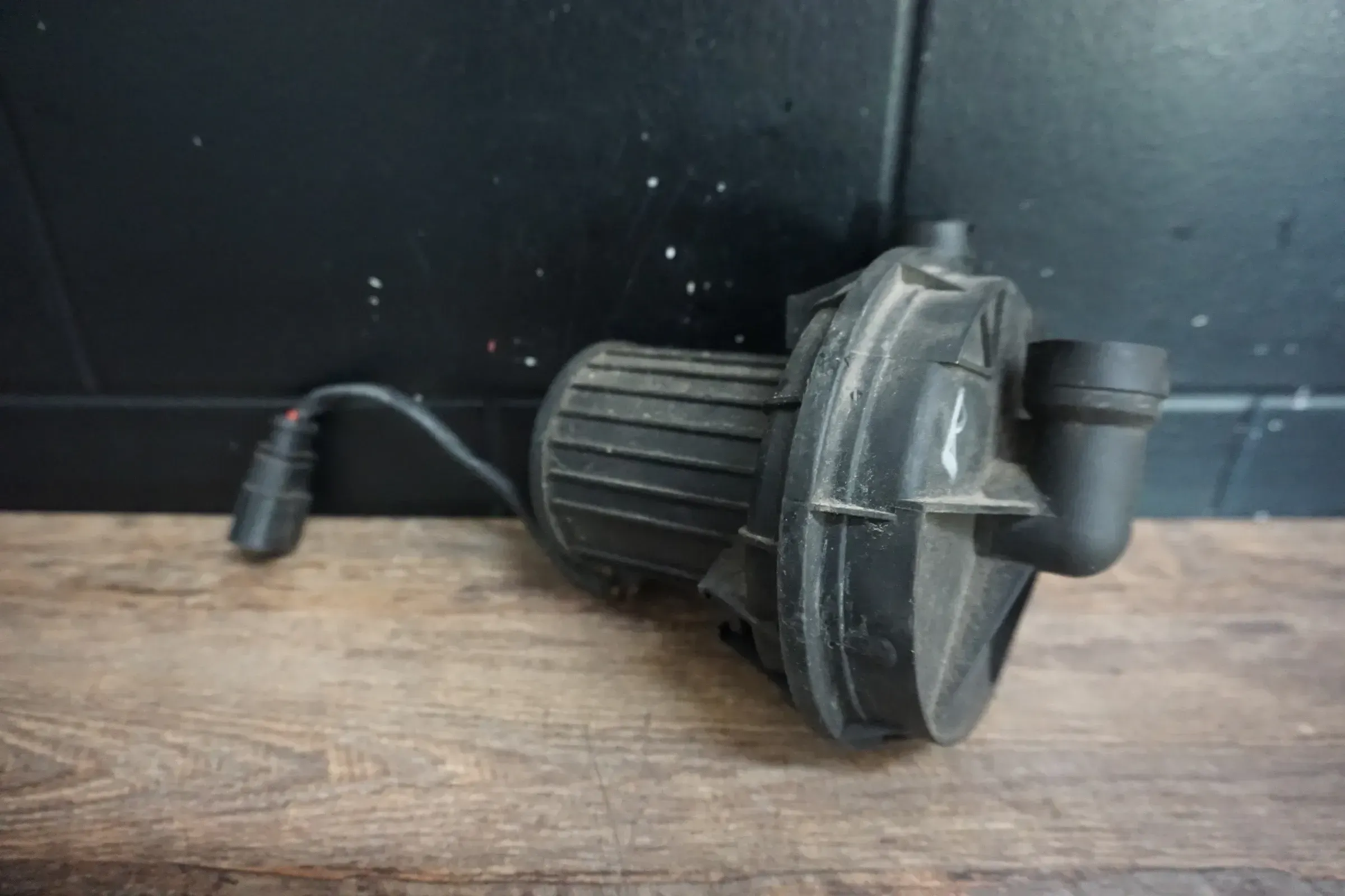 Audi RS6 A6 4F Sekundärpumpe Sekundärluftpumpe Luftpumpe 07L959253E 07L959231E - Bild 1