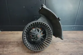VW T5 Transporter Gebläsemotor Lüftermotor Heizung 7H1819021B Gebraucht - Bild 1