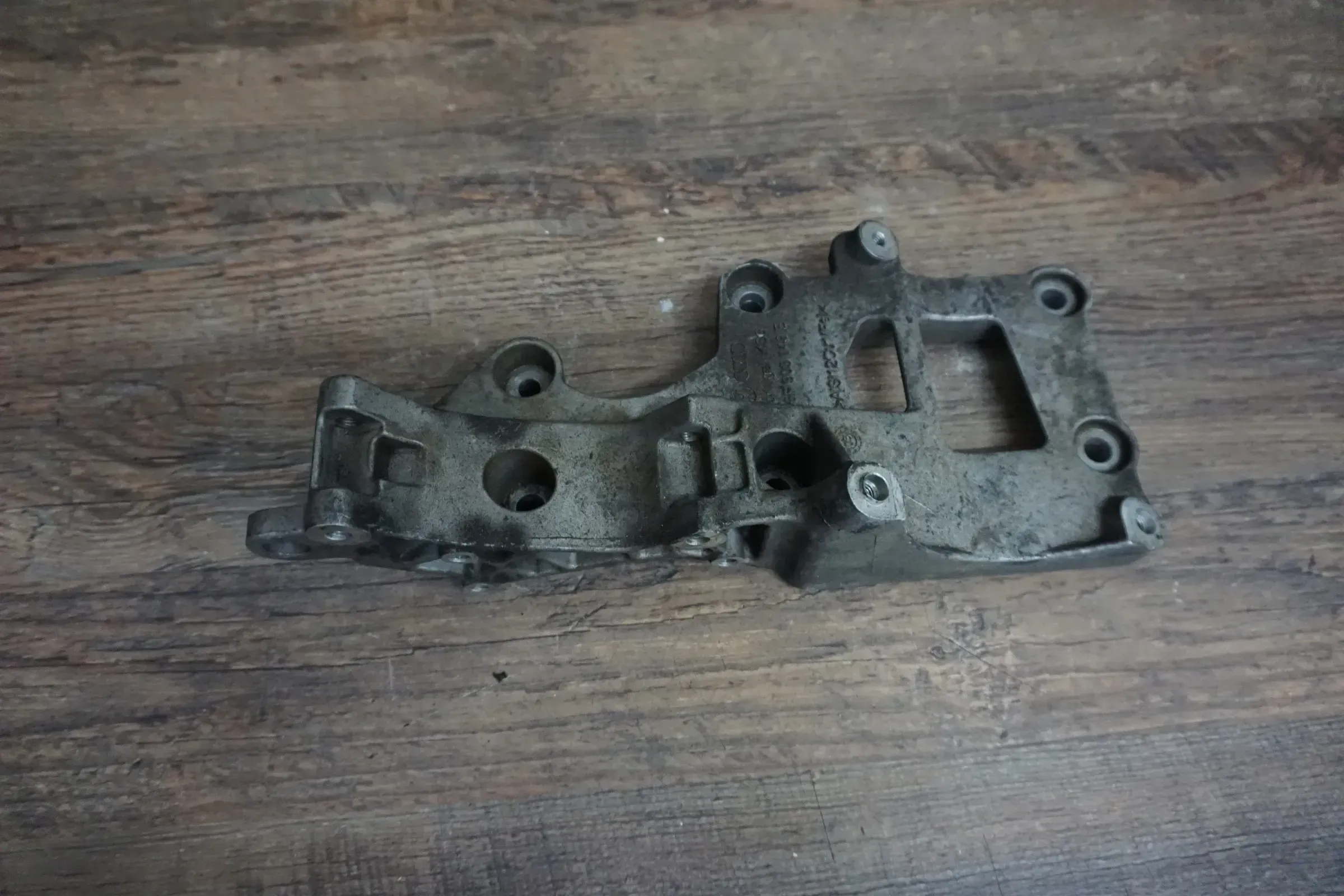 Aggregatehalter Audi A3 8P VW Golf 5 Halterung Lima Klimakompressor 06F903143E - Bild 1