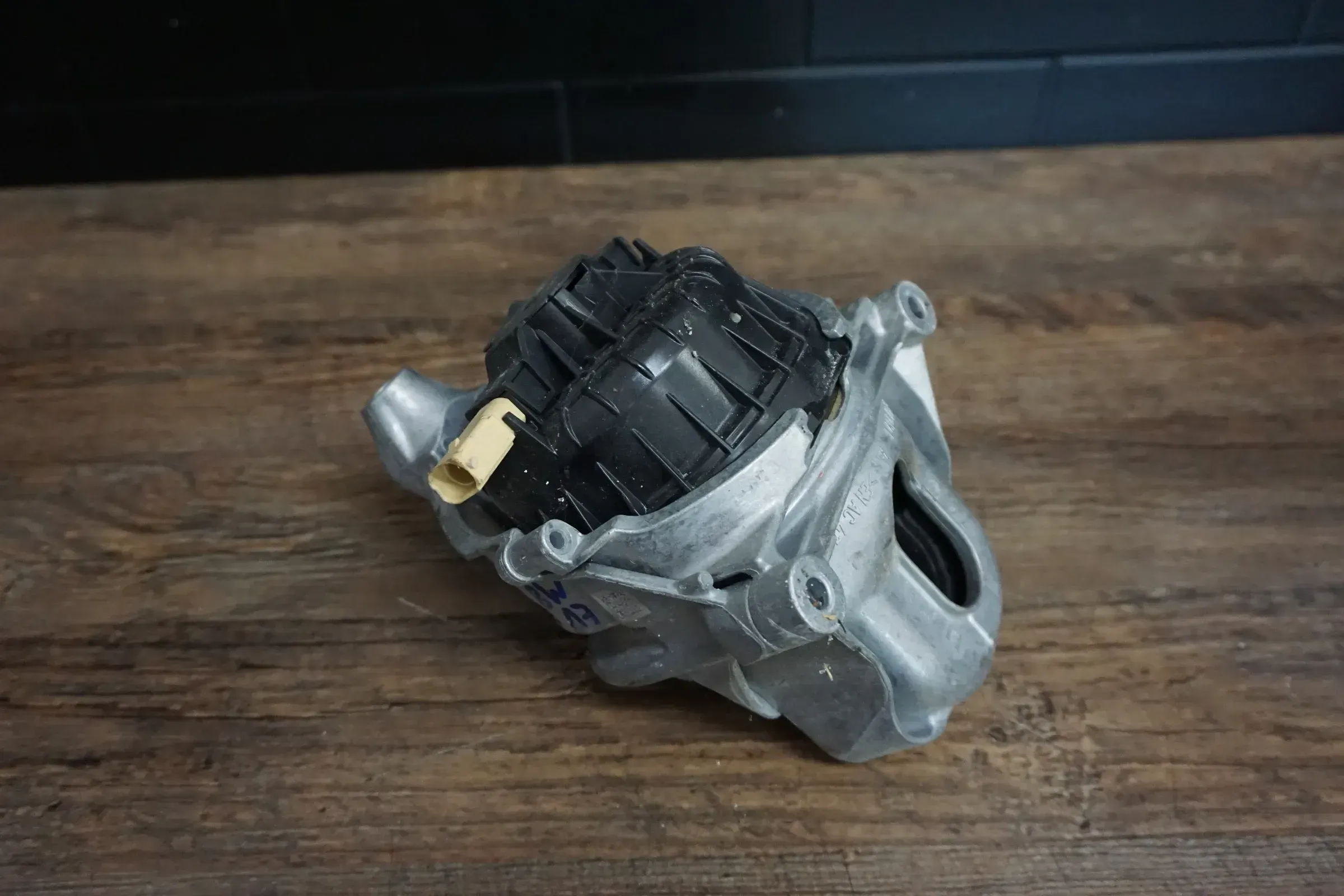 Audi Motorhalter Motor holder 782215147917H 782215147919H Motorlager - Bild 1