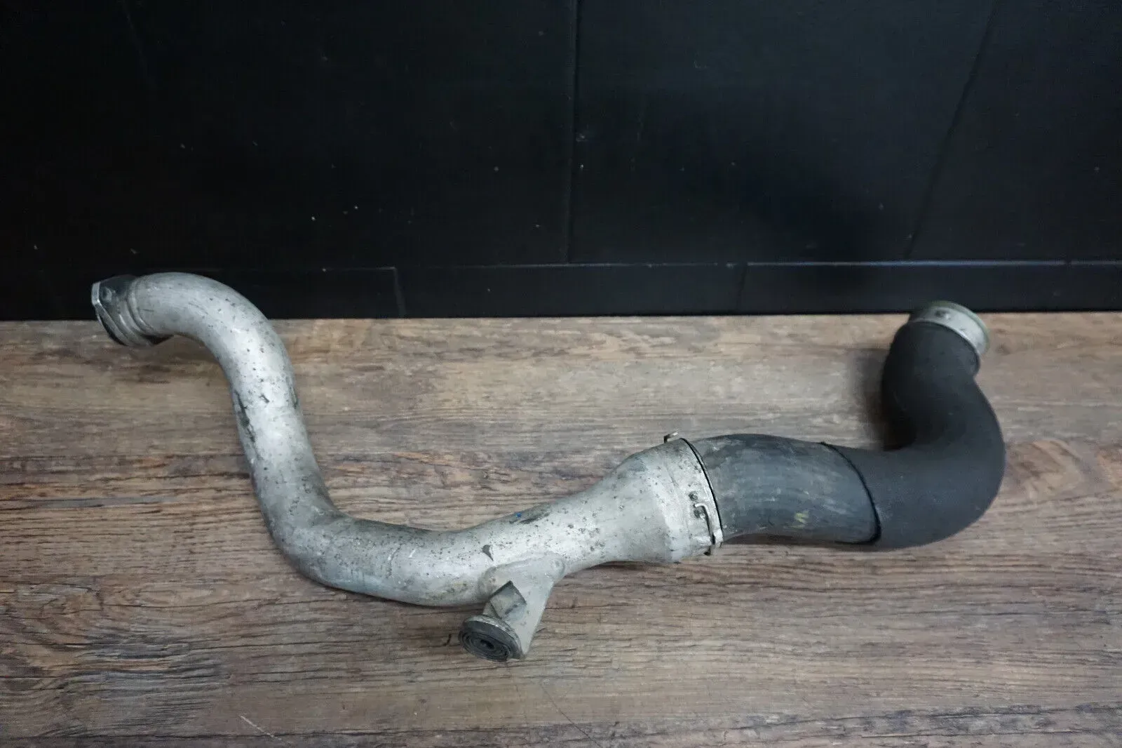 VW Touareg 7L Druckschlauch Ladedruckrohr Ladeluftrohr links oben 7L6145941B - Bild 1