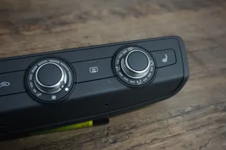 Audi Q2 GA A3 8V Klimabedienteil Klimabetätigung Sitzheizung 8V0819047G - Bild 2