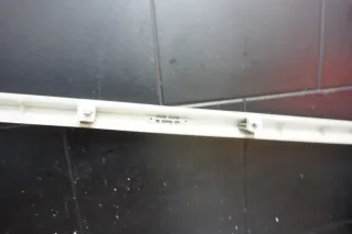 VW T5 VERKLEIDUNG RAHMEN SCHIEBETÜR HALTER für ROLLO rechts 7H5867624 - Bild 7