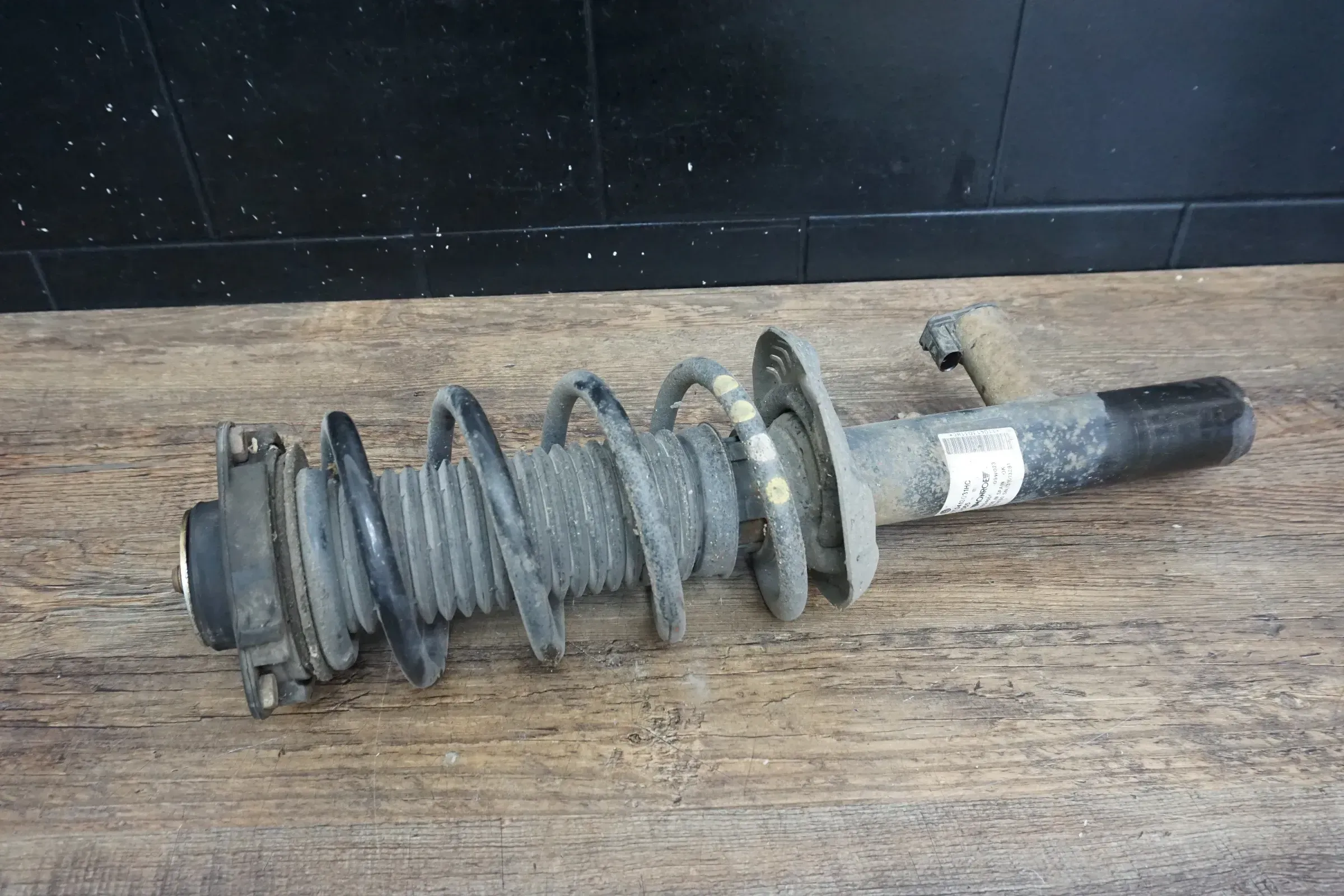 MONROE Stoßdämpfer vorne rechts VW Scirocco Golf 6 Passat Dämpfer 1T0413031HC - Bild 1