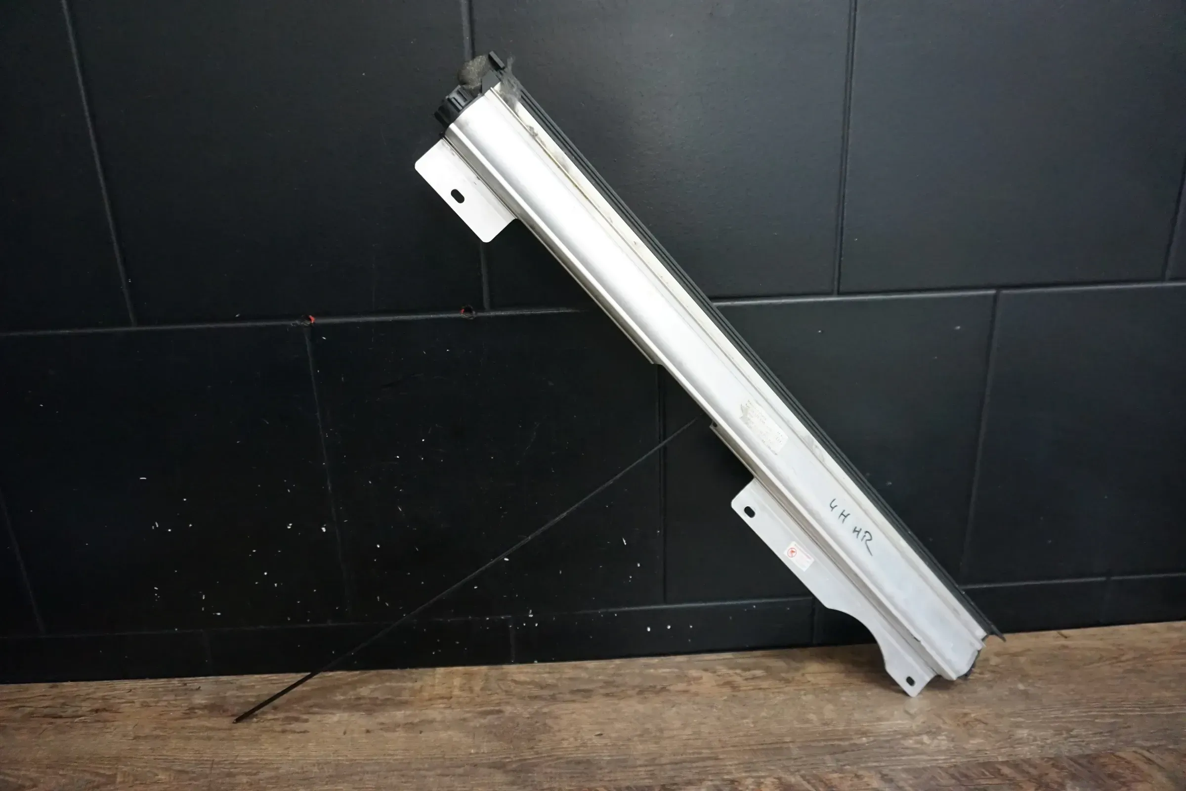 Original Audi A8 S8 4H Sonnenrollo elektrisch Motor hinten rechts 4H0861334 QBC - Bild 1