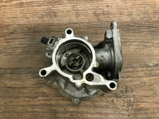 Audi Q5 Vakuumpumpe Unterdruckpumpe 06J145100C - Bild 2