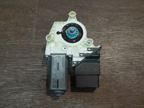 Background image for Seat Leon 1P Fensterhebermotor hinten links 1K0959703N Fensterheber Motor