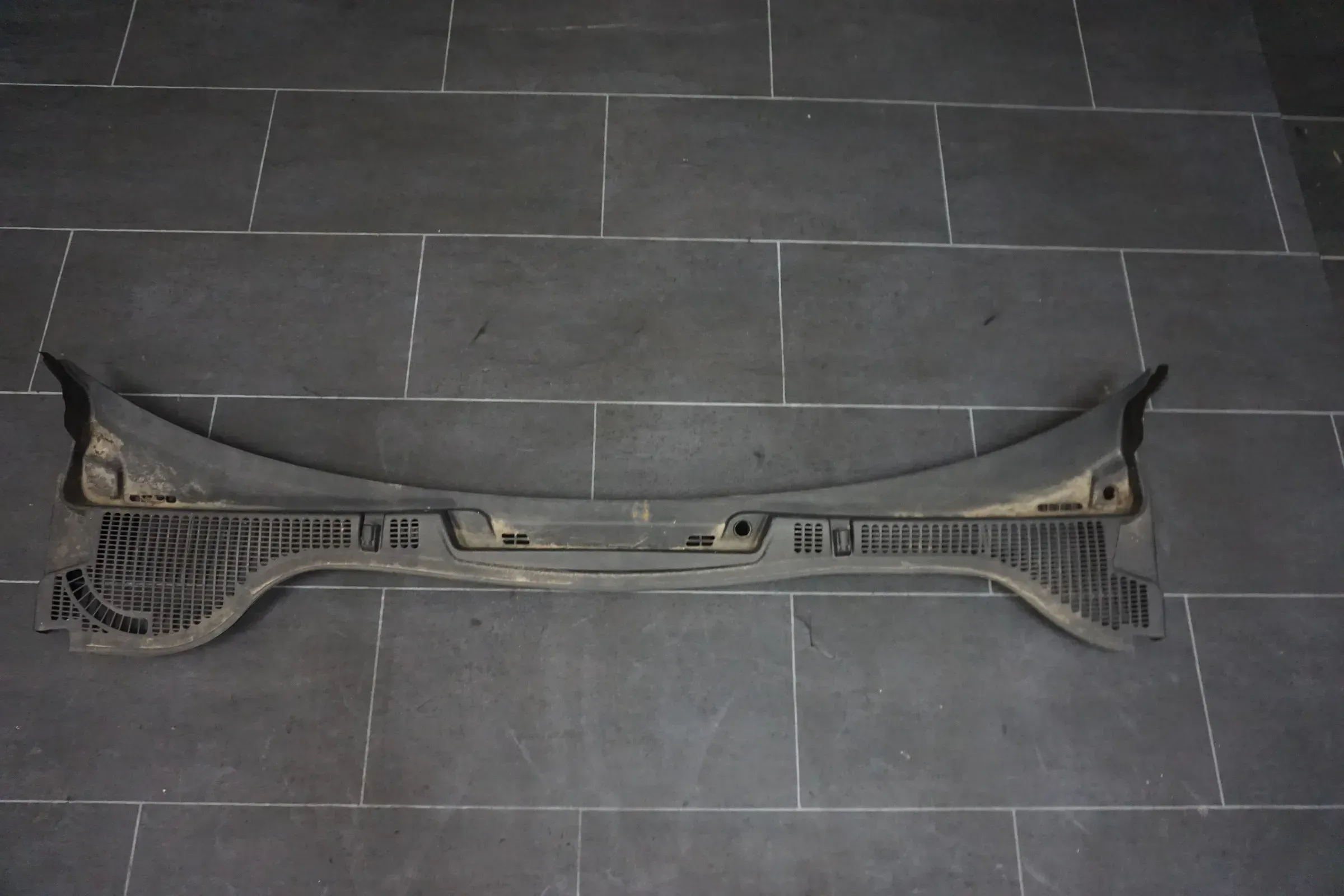 Skoda Octavia II 1Z Windlauf Abdeckung Wasserkasten mit Waschdüsen 1Z1819415F - Bild 1