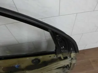 Tür Türrahmen vorne rechts VW Golf V 5 Limousine BJ 2006 L041 Schwarz - Bild 2