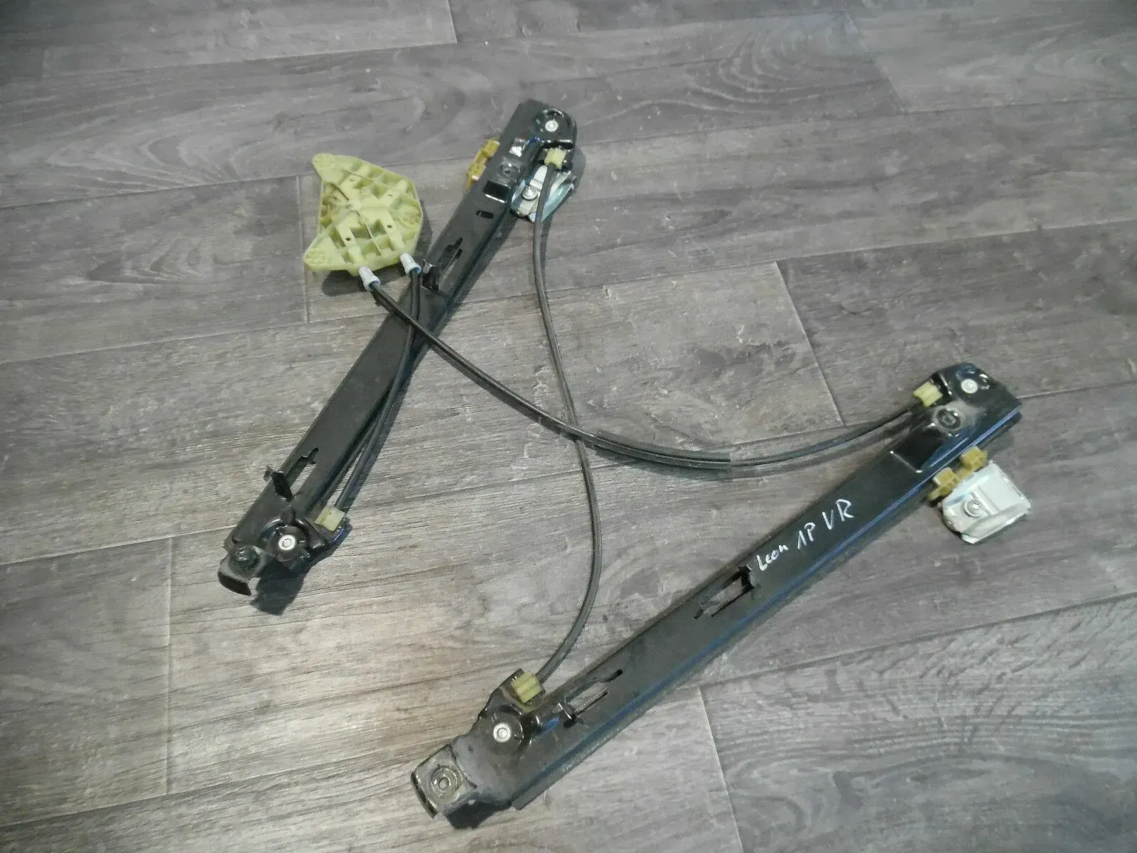Fensterheber vorne rechts für EFH (ohne Motor) Seat Leon 1P elektrisch Gestänge - Bild 1
