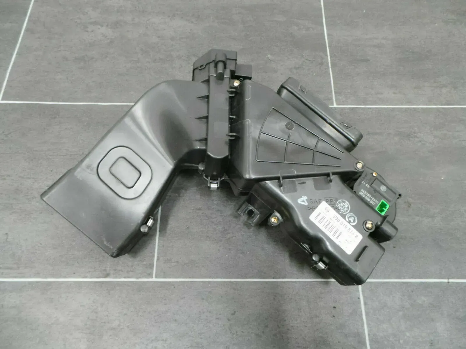 VW Phaeton 3D LuftführuVng Stellmotor unten rechts 3D0819874B Luftkanal Lüftung - Bild 1
