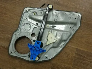 VW Golf 4 Bora Variant Tür hinten links Fensterheber Mechanik 1J4839729G - Bild 3