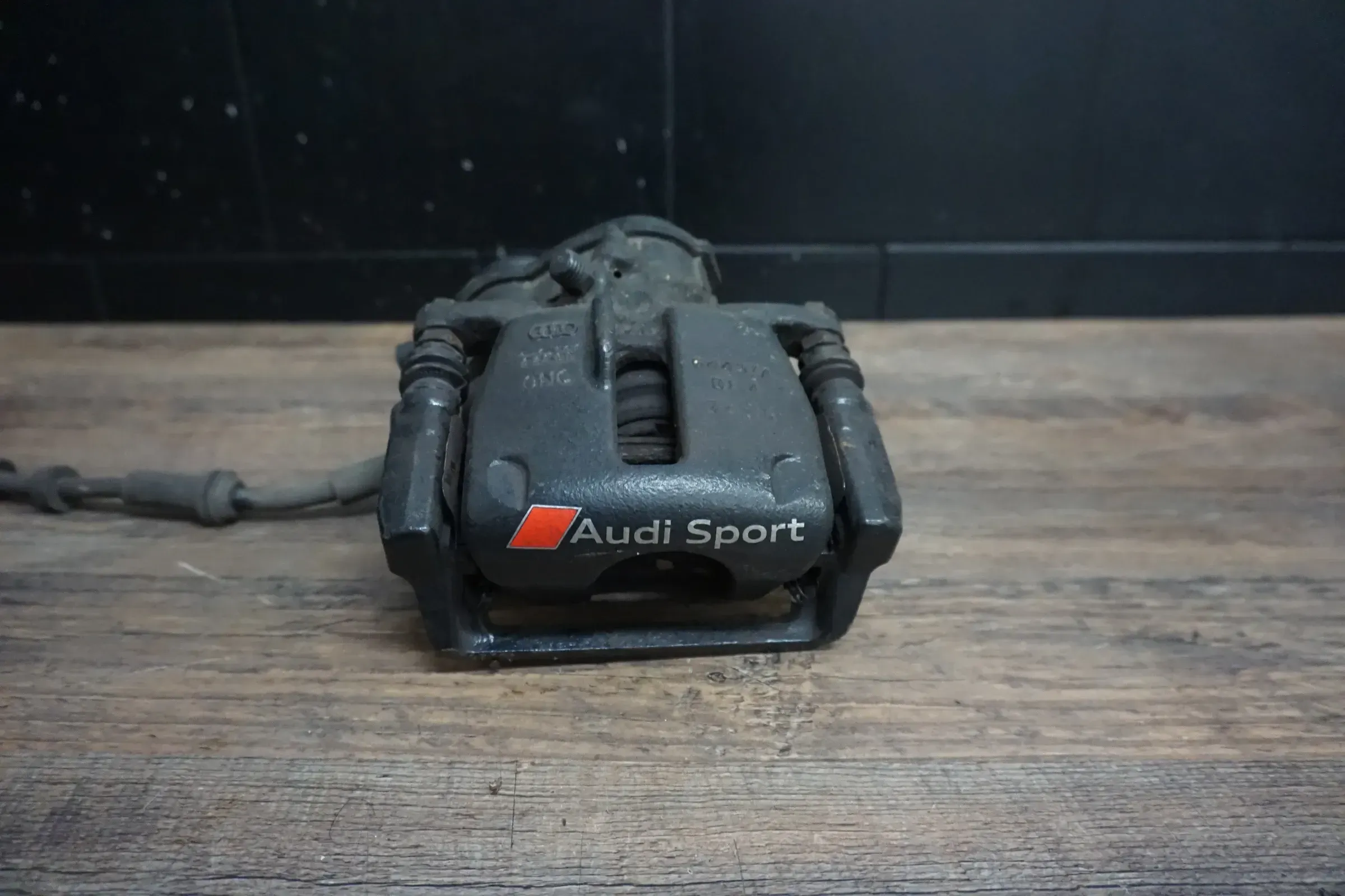 Audi A4 8K A5 8T 2.0T Bremssattel hinten rechts Bremszange Träger 8K0615404B - Bild 1