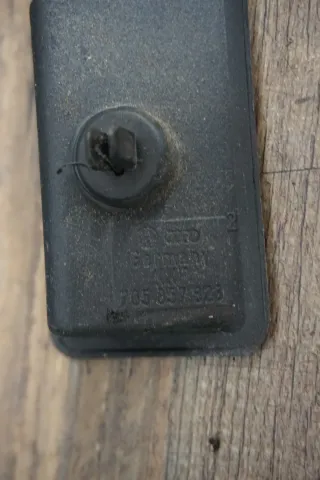 T4 Abdeckung Gurtführung Verkleidung Gurt Gurtdurchführung VW 705857828 - Bild 2