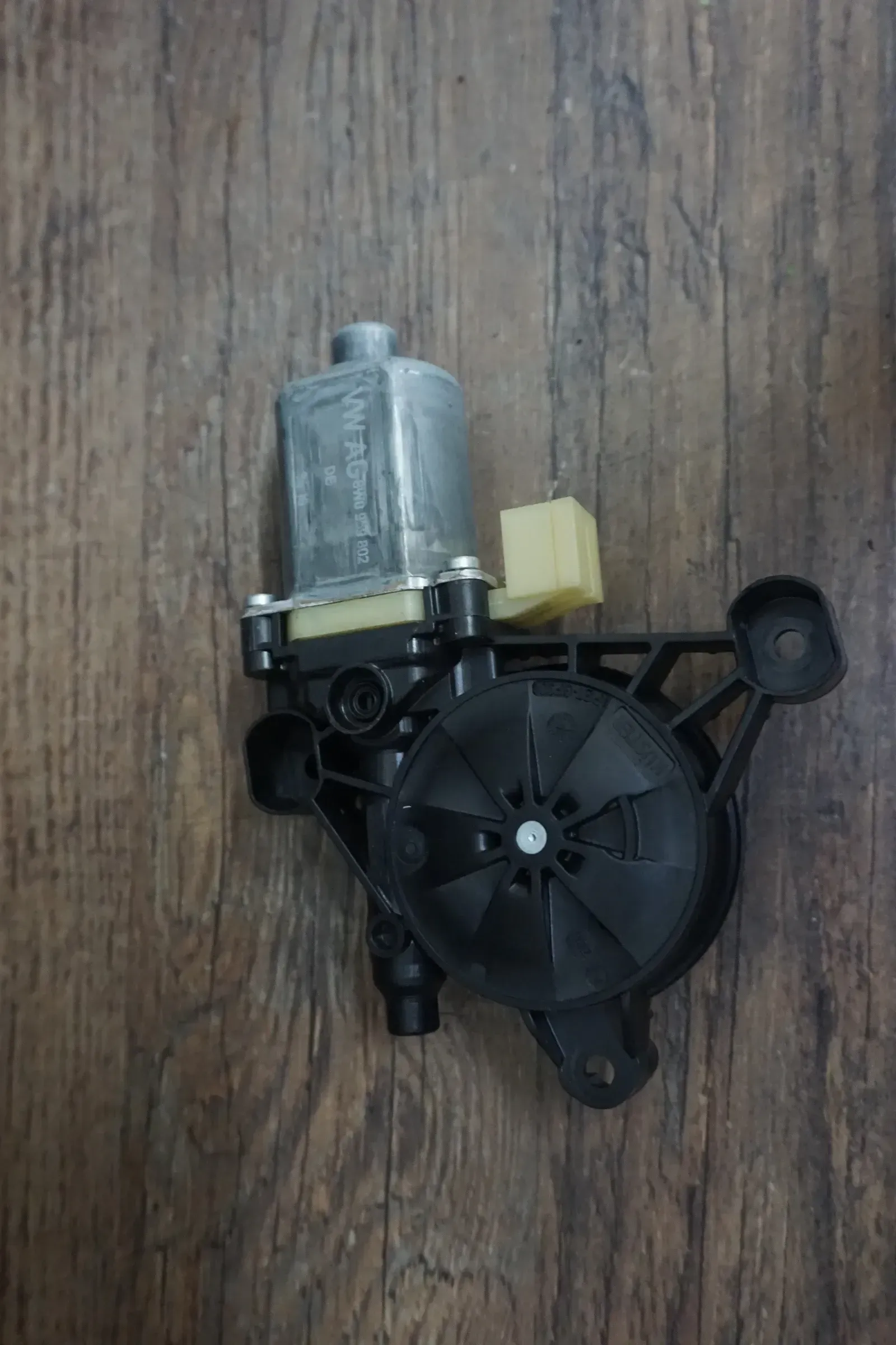 Audi Q7 4M A4 8W R8 Fensterhebermotor Fensterheber Motor links 8W0959802 - Bild 1