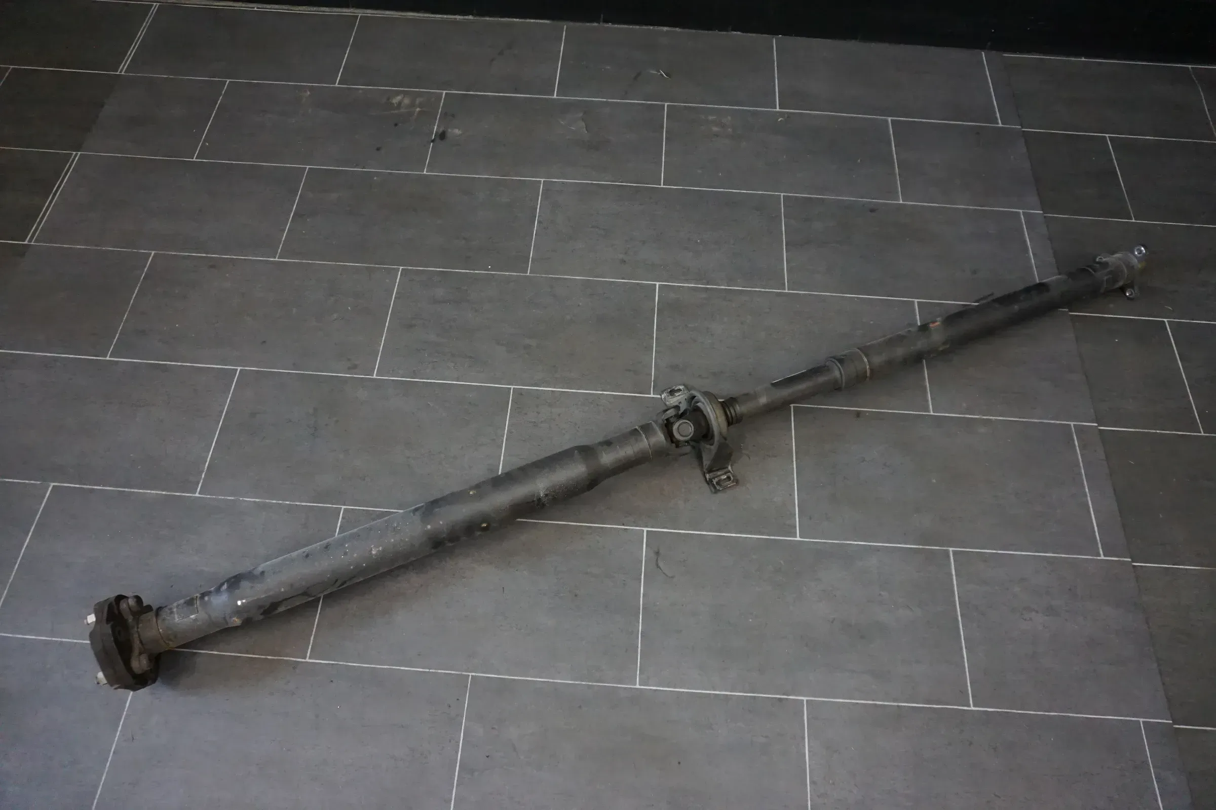 DODGE CHALLENGER 3.6L 2008-14 AUTOMATIKGETRIEBE KARDANWELLE P04593857AD OEM - Bild 1