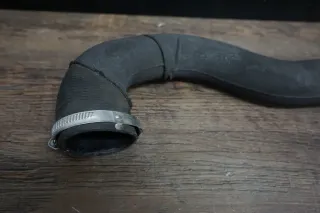 Audi Turbo Schlauch Rohr Ladeluftkühler Druckschlauch 8R0145738L - Bild 2