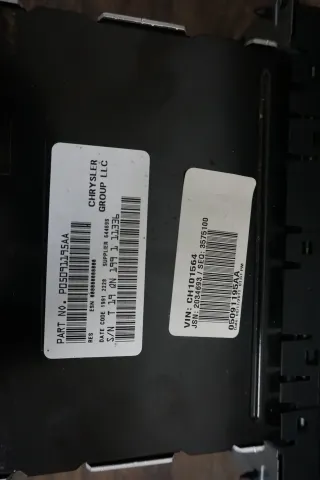Chrysler Dodge Jeep OEM Factory Stereo Radio MP3 WMA CD /AUX - Bild 9