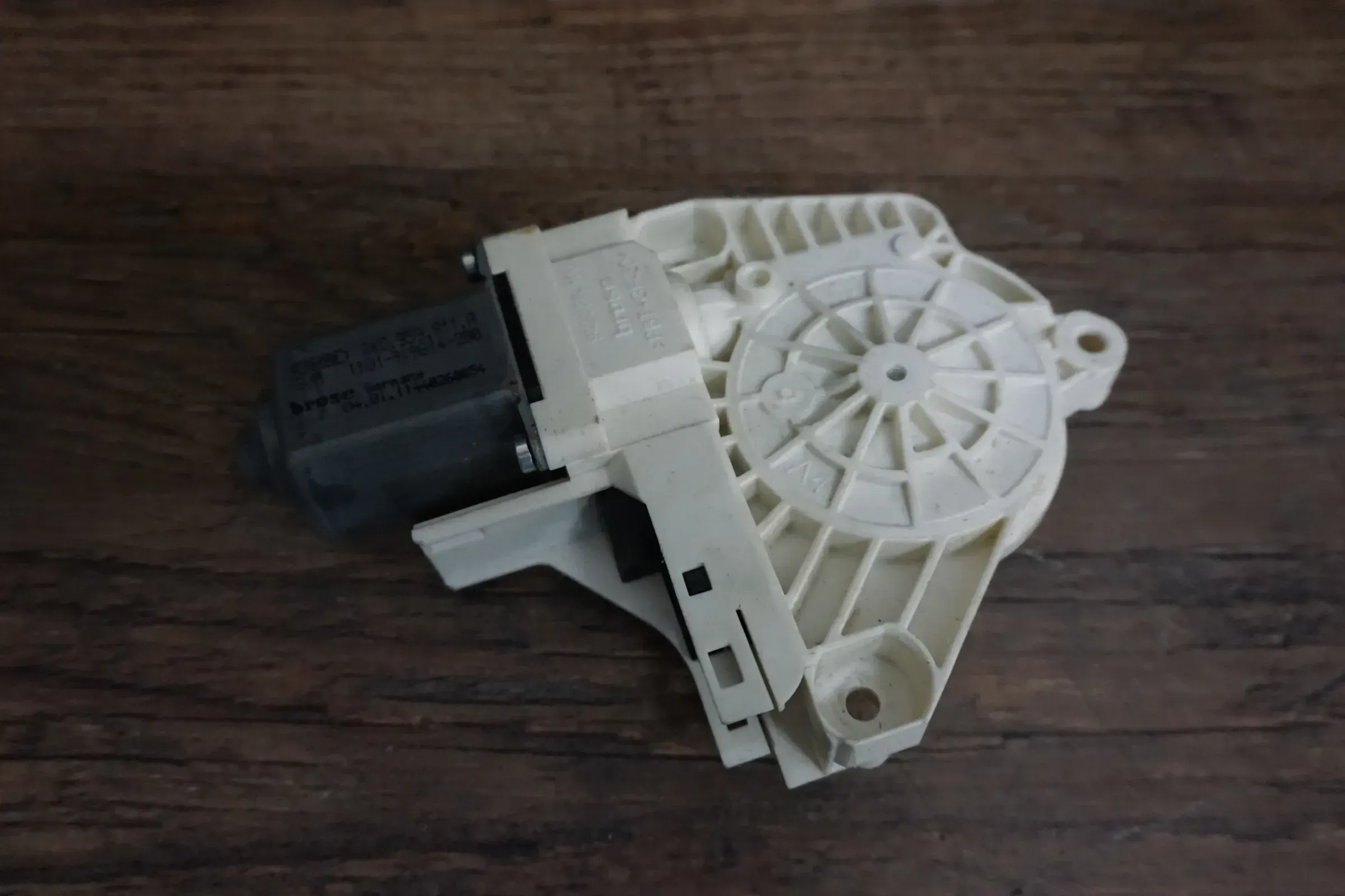 Audi Q5 8R A4 8K A5 8T A6 A7 Fensterhebermotor hinten links 8K0959811A - Bild 1