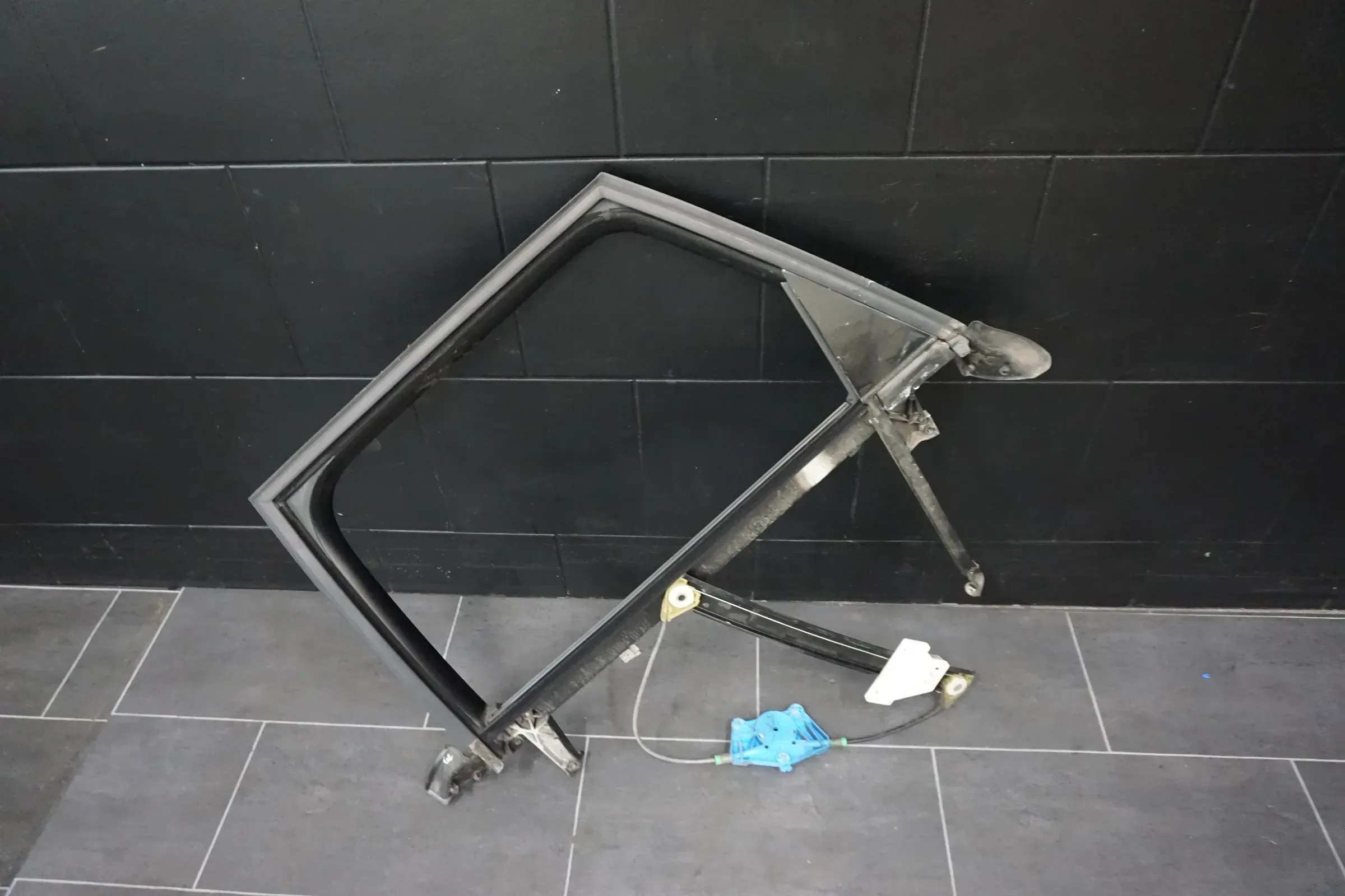 Audi A4 B7 Avant Fensterheber Elektrisch Türrahmen Hinten Links 8E0839461C - Bild 1