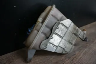 original Audi A4 8K A5 8T Ausgleichsbehälter Kühwasserbehälter 8K0121405A - Bild 2