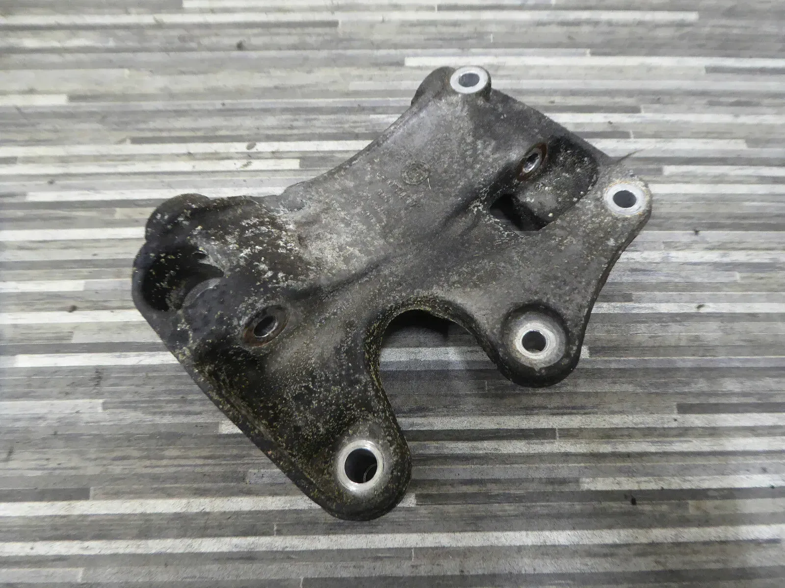 Audi A5 S5 8T A8 S8 4H Halter für Lichtmaschine Drehstromgenerator 079903805AF - Bild 1