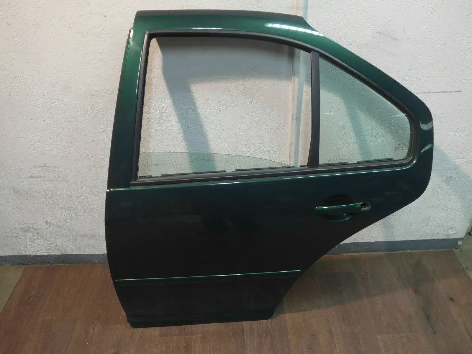 Tür hinten links VW Bora Limousine brightgreen LC6M grün - Bild 1
