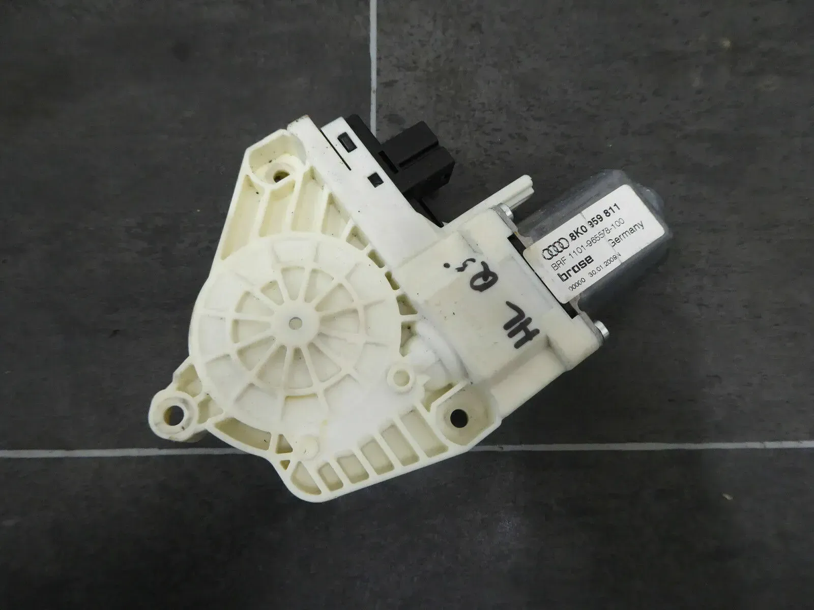 8K0959811 Original Audi A4 8K A6 4G Skoda Superb Fensterhebermotor Links Hinten - Bild 1