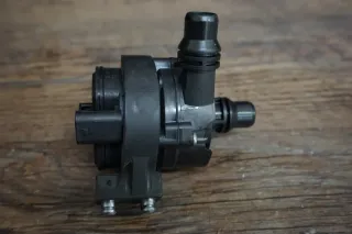 BMW F30 F31 F32 F33 F36 G11 G12 B58 Kühlmittelpumpe elektrisch 8605322 - Bild 3