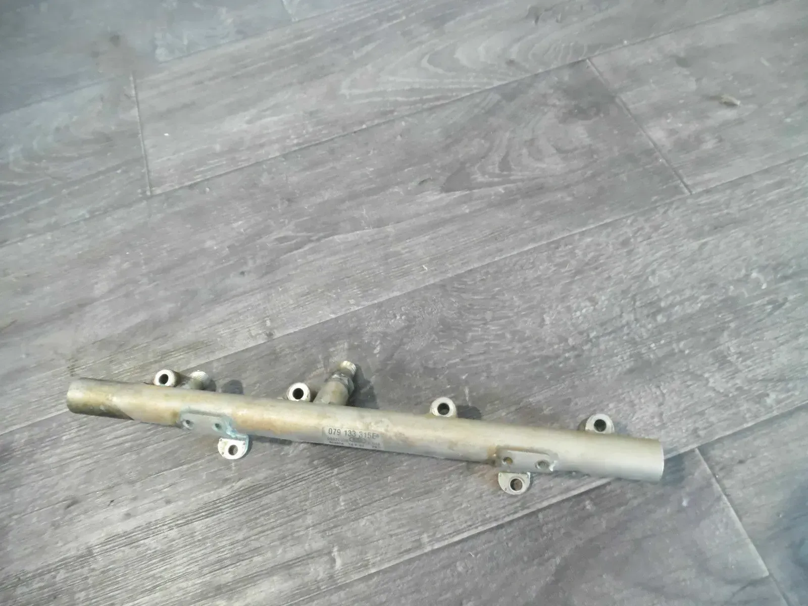 Org VW Audi A5 A6 RS4 B7 8E Kraftstoffverteiler 079133315E *TOP* - Bild 1
