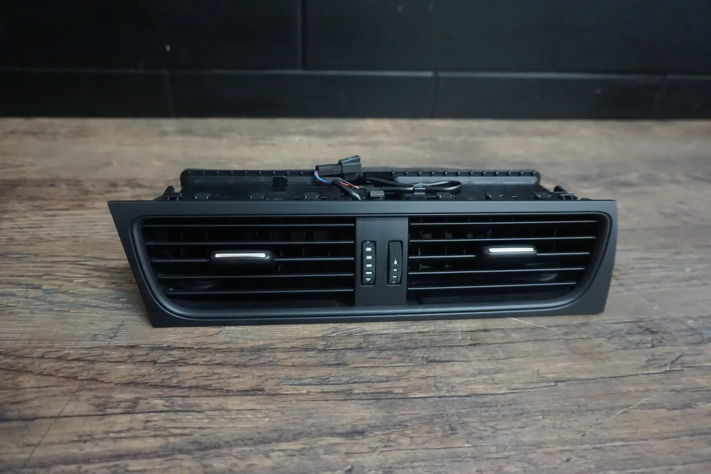 Audi A4 8K A5 8T Luftdüsen Ausströmer Mitte 8K1820951A - Bild 1