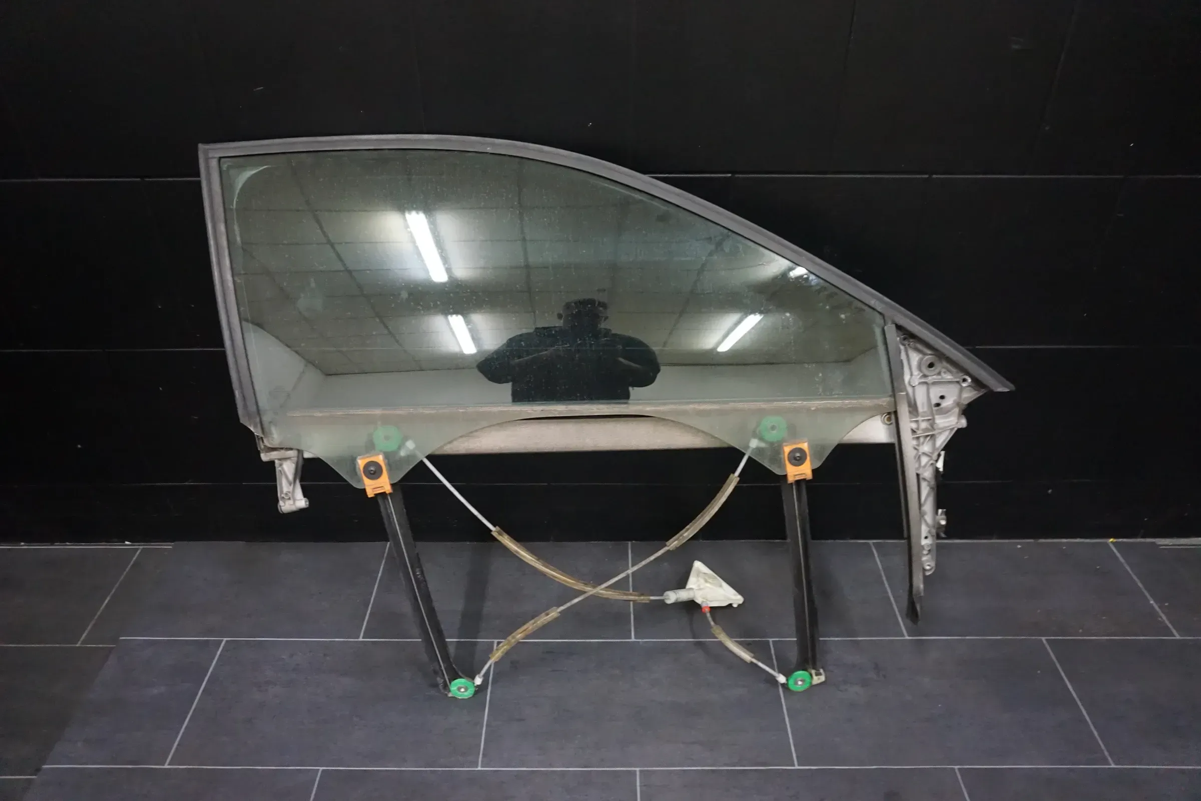 Audi A3 8P 2009 Fensterrahmen Fensterheber Tür vorne rechts 3 Türer - Bild 1