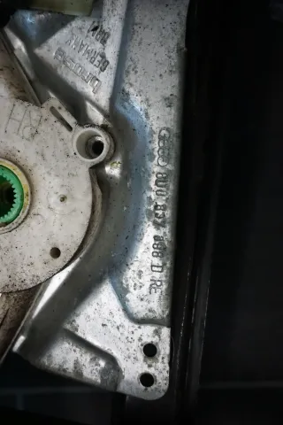Scheibenrahmen elektrischem Fensterheber Audi A4 B5 FL Bj.1999-2001 vorn rechts - Bild 8