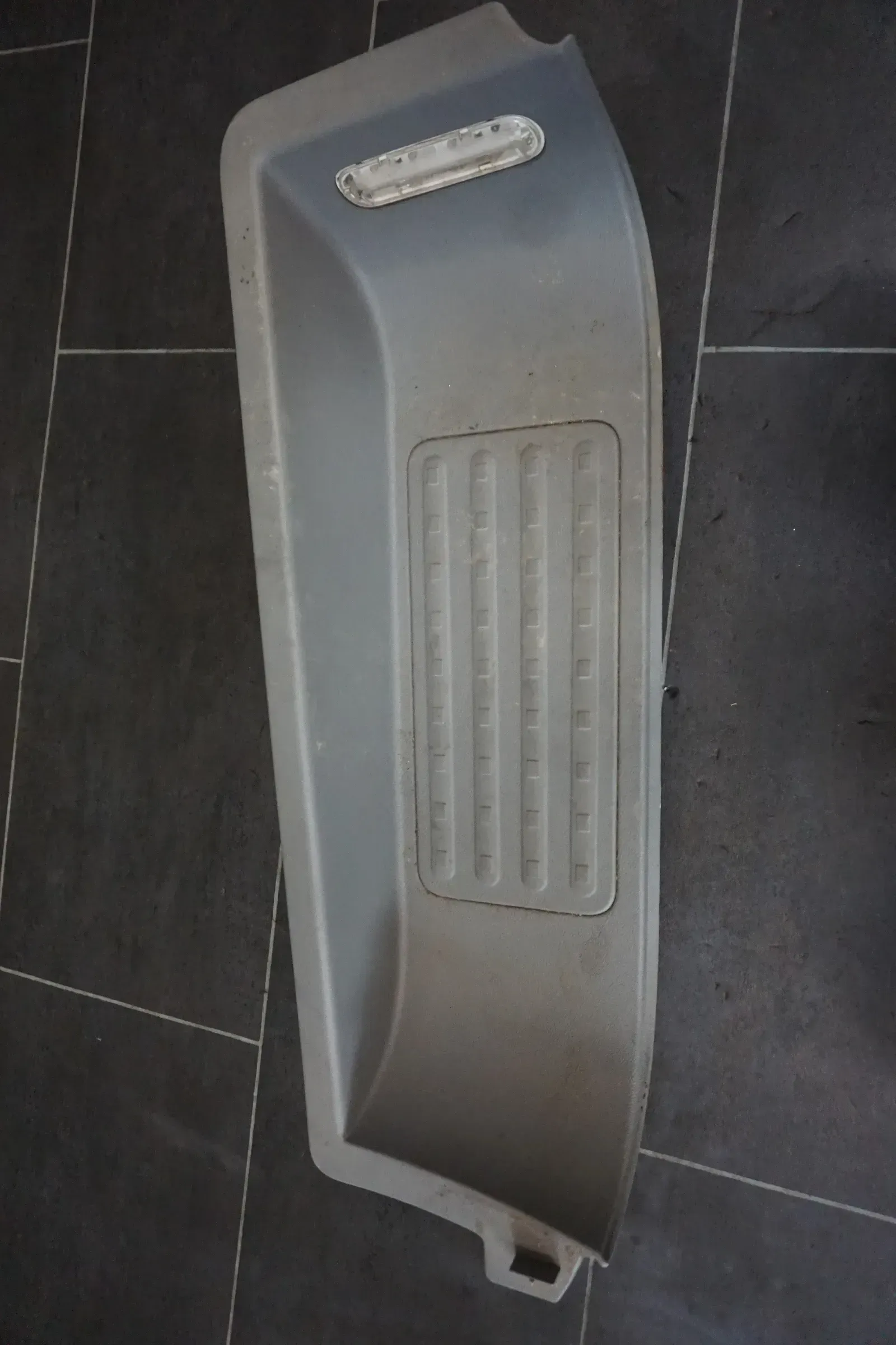 Einstieg vorne rechts Plastik Blende grau 7H5863736D VW T5 7H Multivan 2004 - Bild 1
