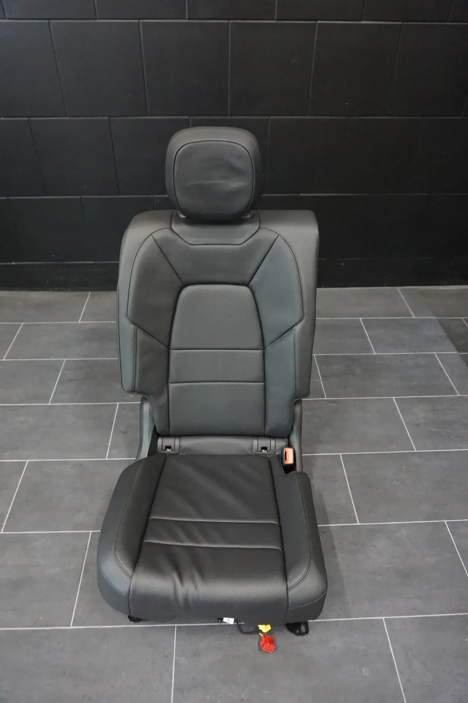 9Y3885376B Sitzend Sitz Hinten Rechte Seite Schwarzes Leder PORSCHE Cayenne 9Y - Bild 1