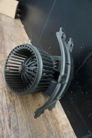 orig. VW T5 Bus Gebläsemotor Lüftungsmotor Motor Lüftung 7H1819021B 7H1820021B - Bild 3