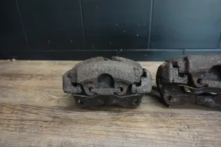 VW T5 Multivan 7H Bj.07 Bremssattel vorn rechts Links Bremse Bremsanlage 2.5TDI - Bild 6