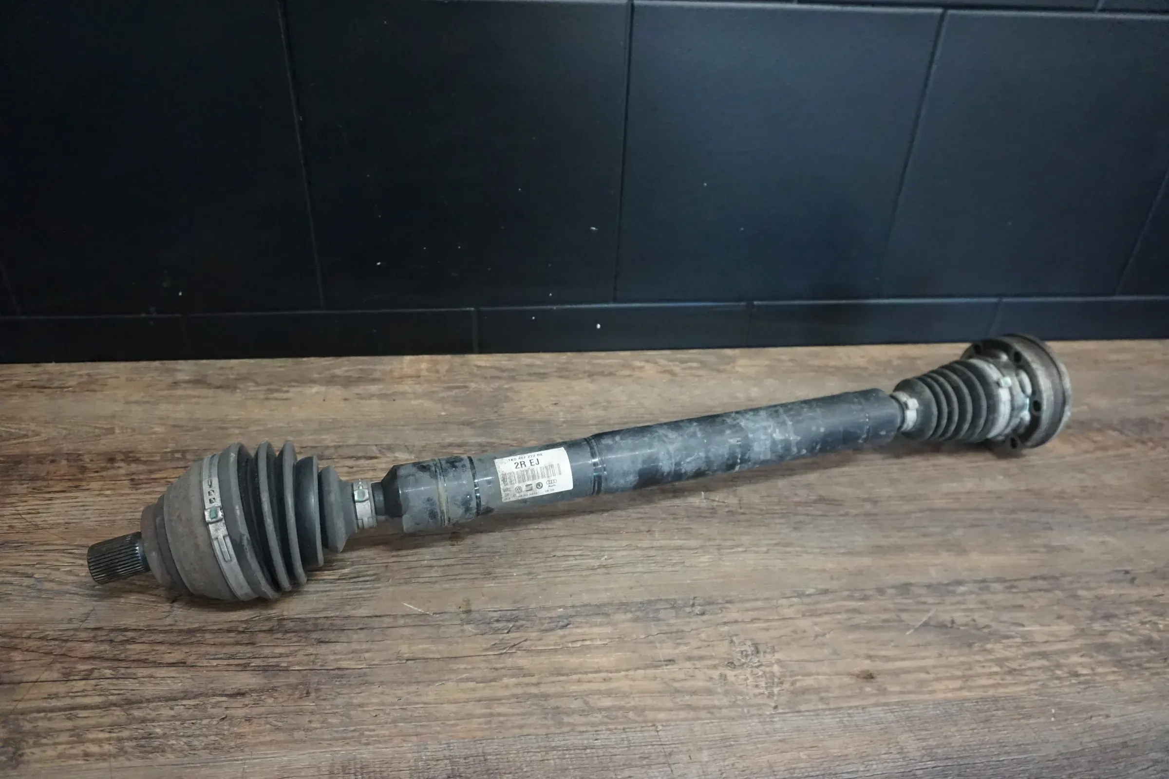 Original VW EOS Passat 3AA Golf 6 VI Antriebswelle Gelenkwelle 1K0407272RE - Bild 1