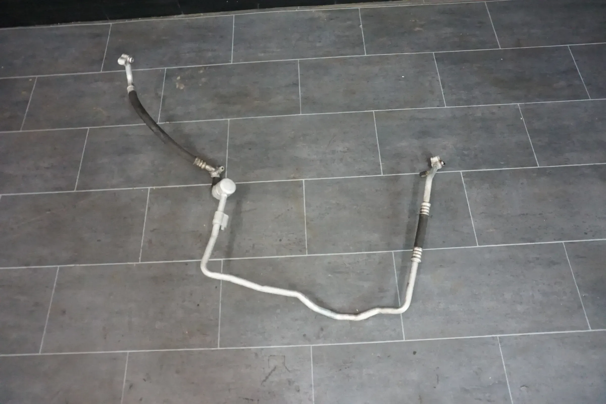 VW T5 Klimaleitung Kältemittelschlauch 7H0820744Q Klimaanlage 2,0 AXA Benziner - Bild 1